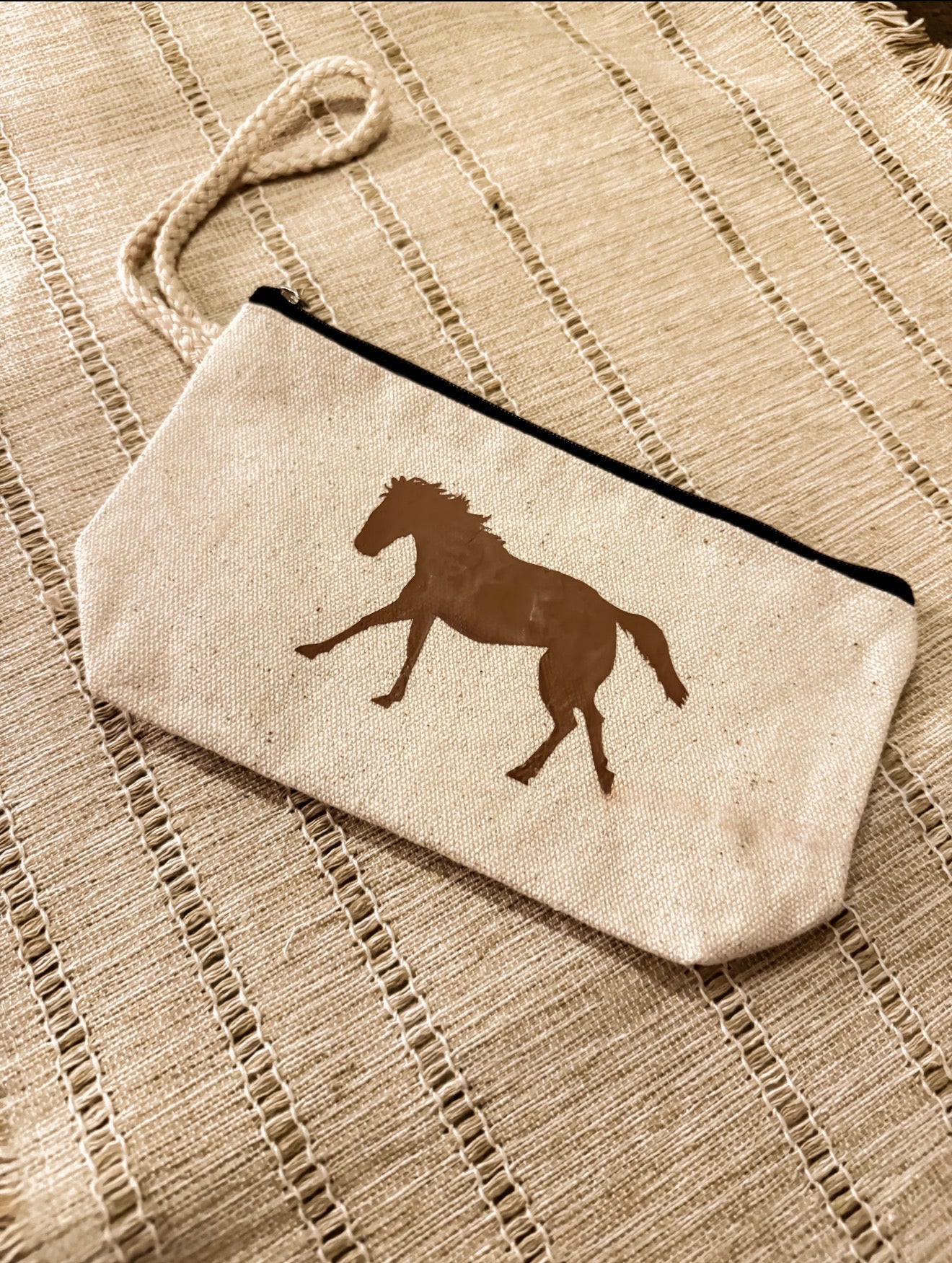 Everyday essential horse pouch ๐ด