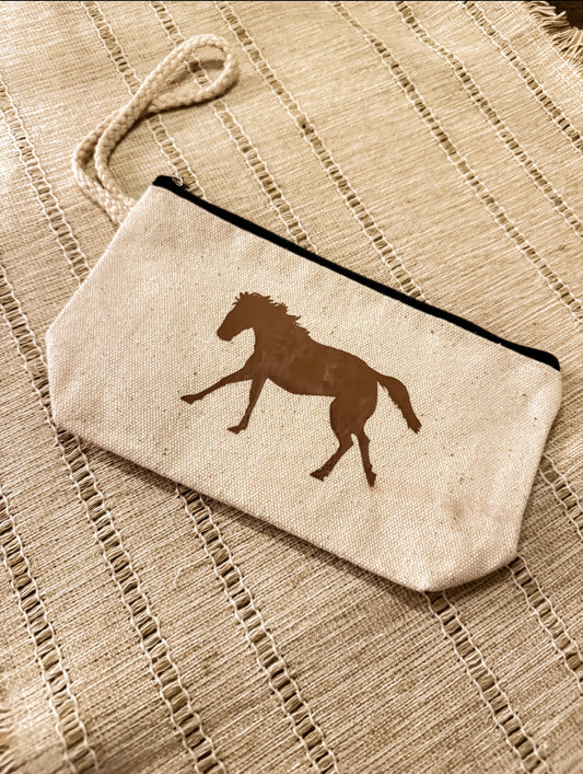 Everyday essential horse pouch 🐴